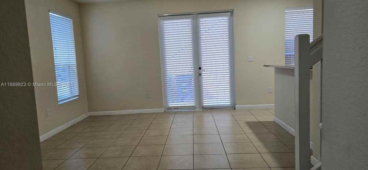 17029 Sw 94th Ter - Photo 4 of 19