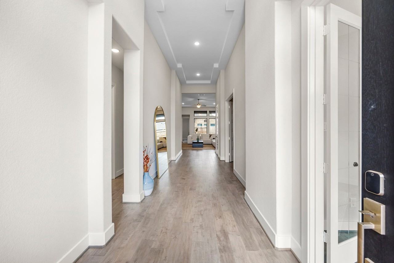 5034 Bent Tree Dr - Photo 4 of 42