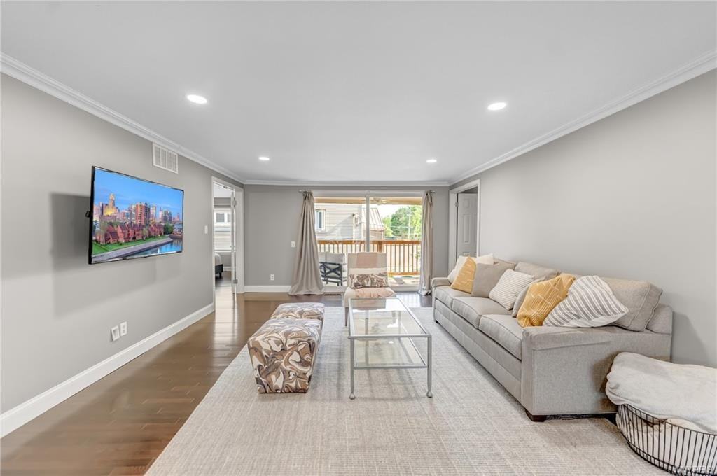 32 Bernhardt Dr - Photo 4 of 50