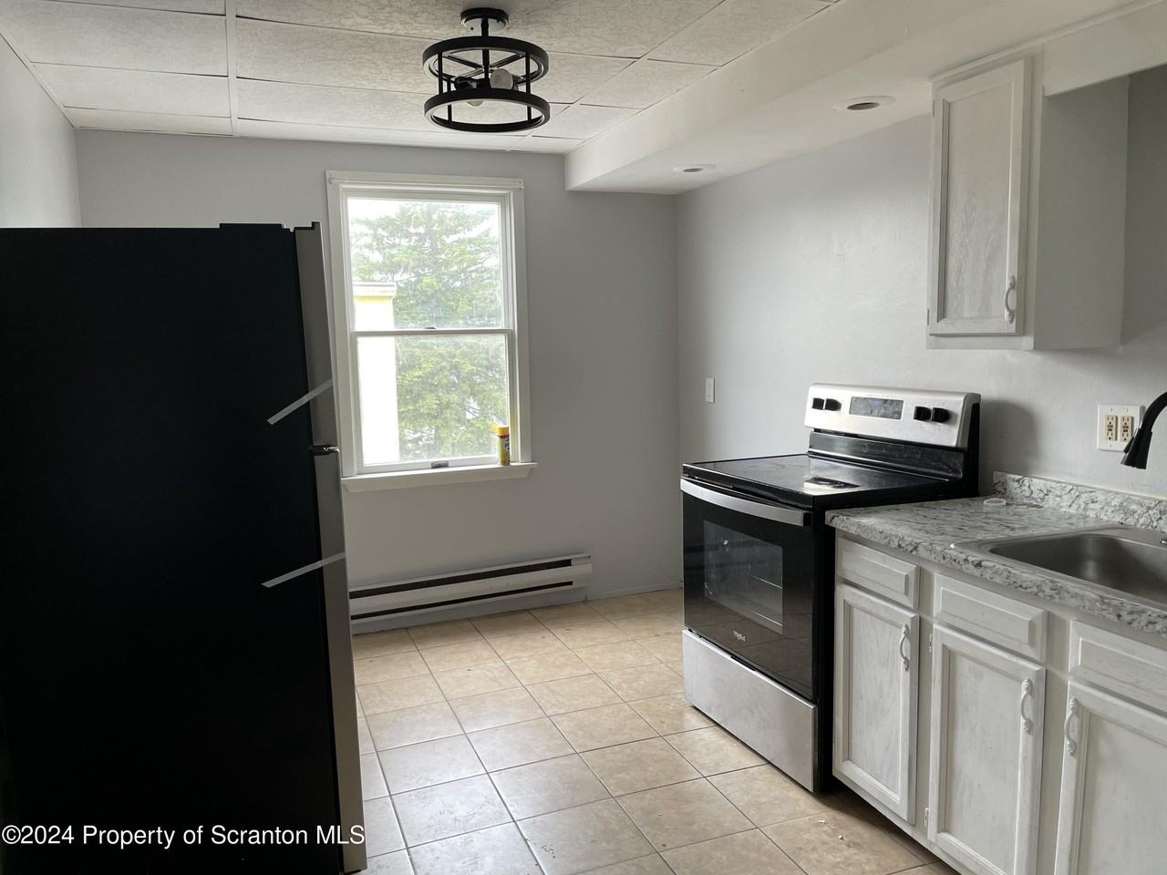 314 W Market St - Photo 2 of 5