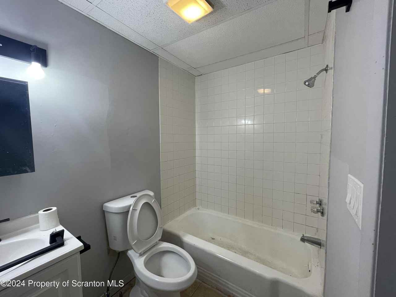 314 W Market St - Photo 4 of 5