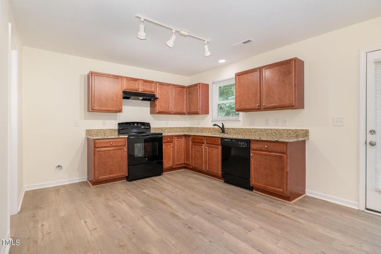 708 Hay River St - Photo 3 of 25