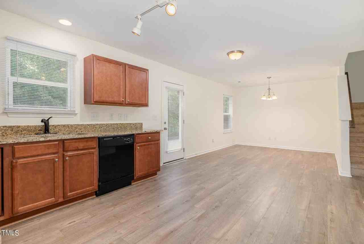 708 Hay River St - Photo 4 of 25