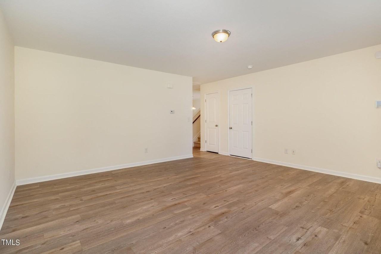 708 Hay River St - Photo 7 of 25