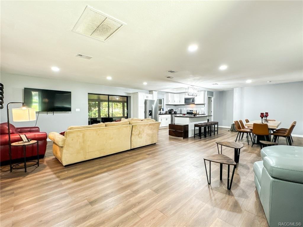 1620 Nw 22nd St - Photo 2 of 25