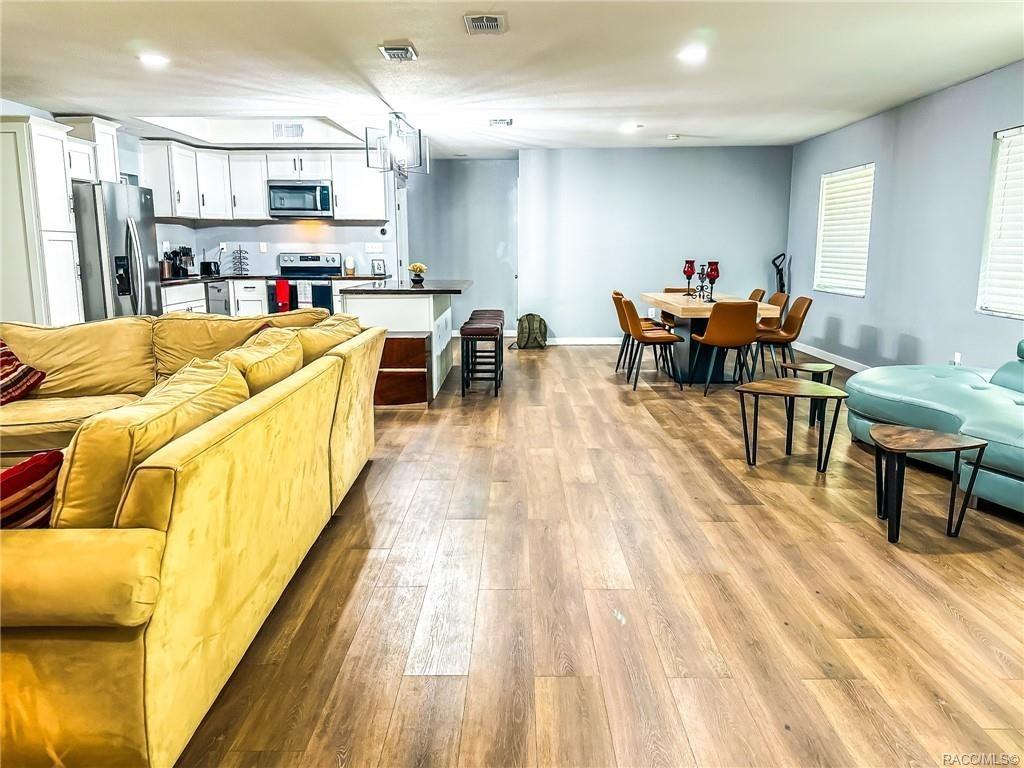 1620 Nw 22nd St - Photo 3 of 25