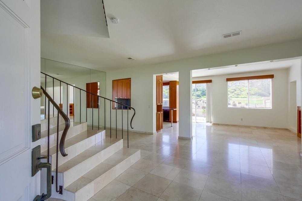 2380 Greenbriar Dr - Photo 2 of 6