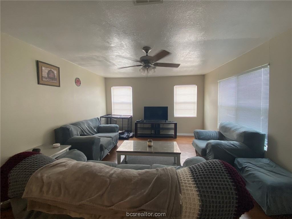 1203 Foster Ave - Photo 3 of 11