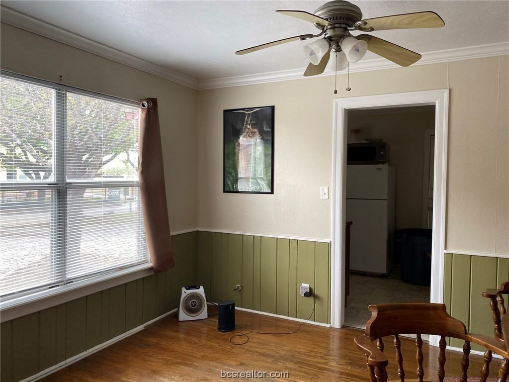 1203 Foster Ave - Photo 5 of 11