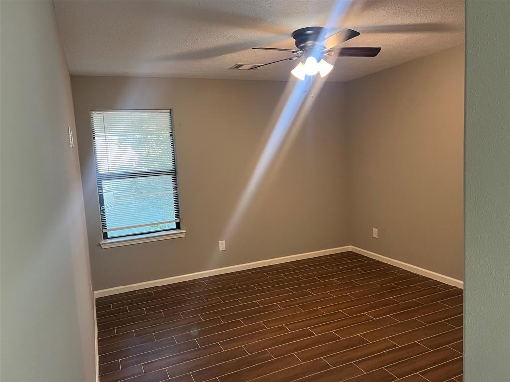 18222 Bonnie Alice Dr - Photo 3 of 15