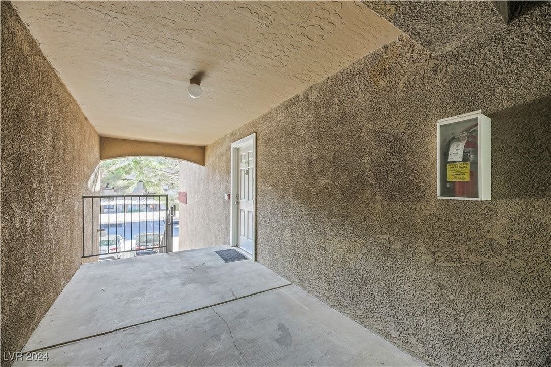 231 W Horizon Ridge Pkwy - Photo 3 of 30