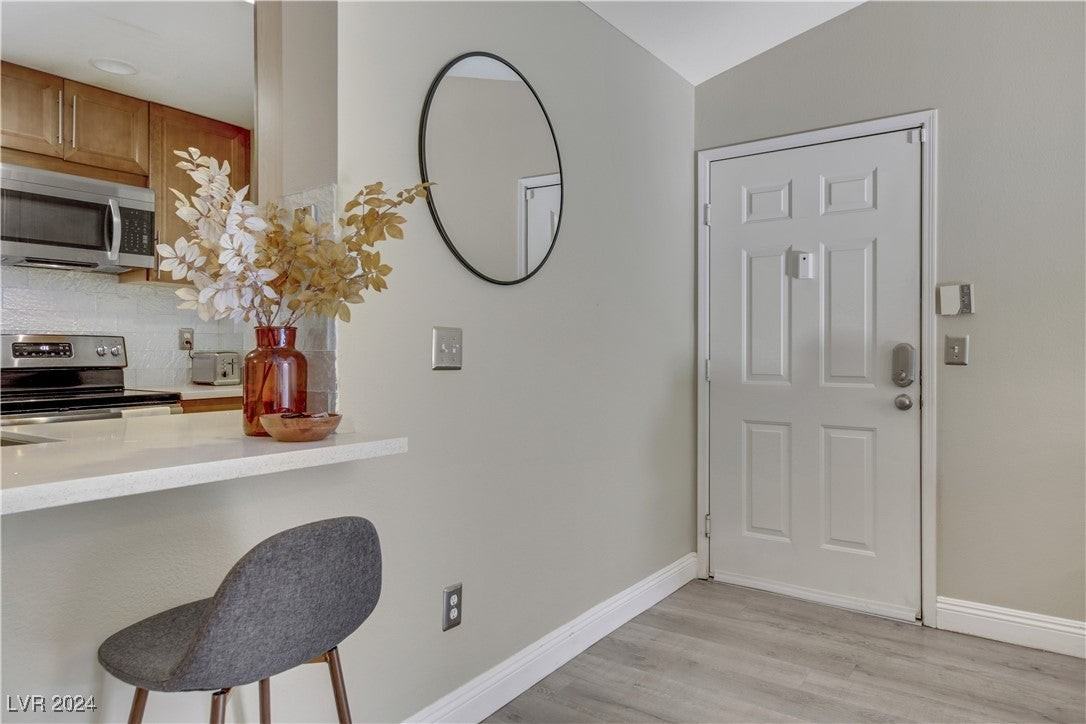 231 W Horizon Ridge Pkwy - Photo 4 of 30