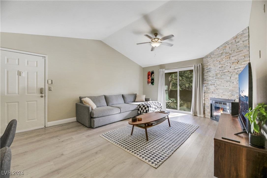 231 W Horizon Ridge Pkwy - Photo 5 of 30