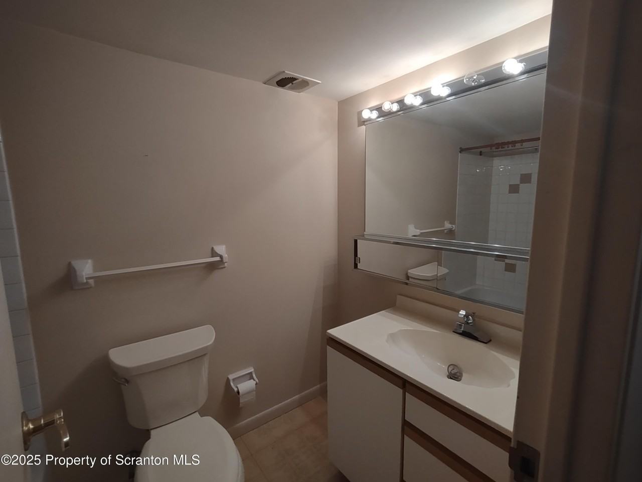 1509 Summit Pointe - Photo 4 of 11