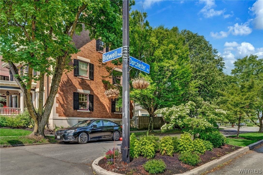 106 Bidwell Pkwy - Photo 2 of 41