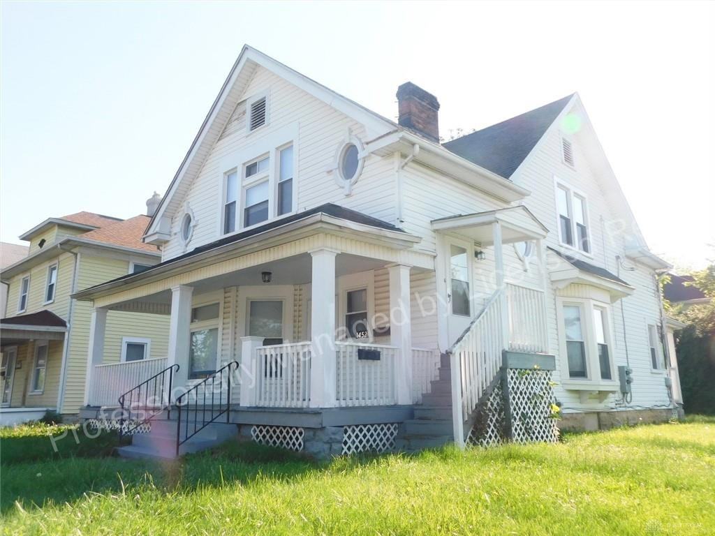 1452 1/2 N Limestone St - Photo 2 of 15