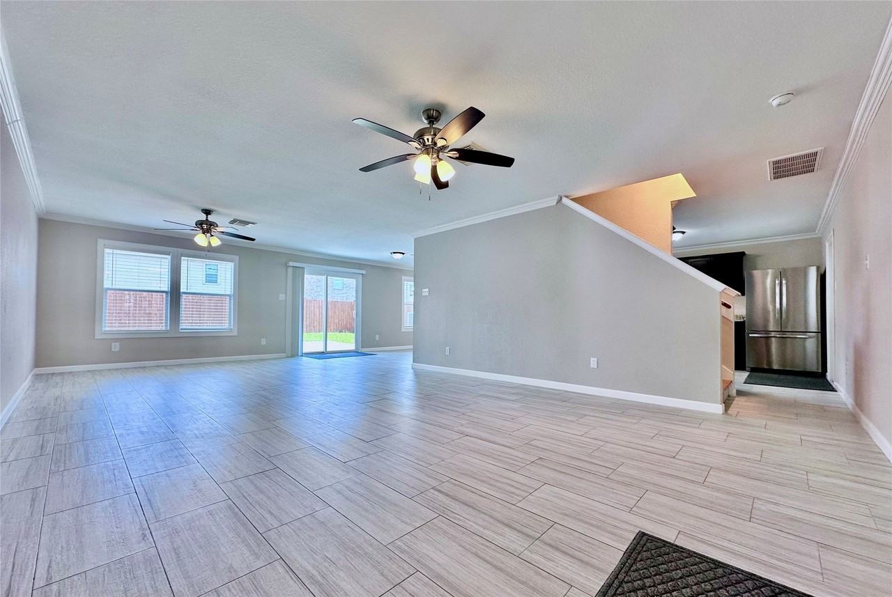 5007 Fox Mill Ln - Photo 2 of 28