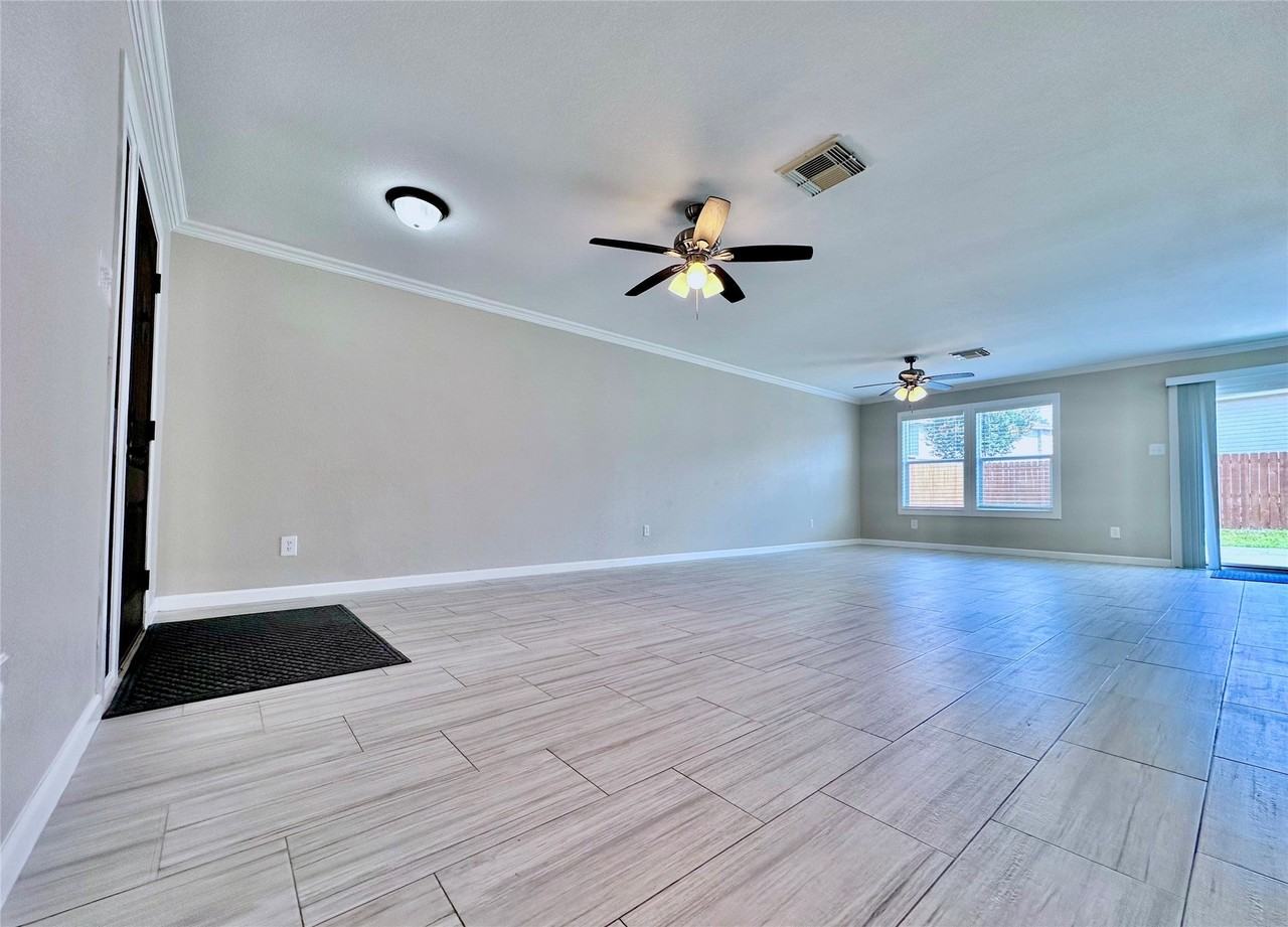 5007 Fox Mill Ln - Photo 3 of 28