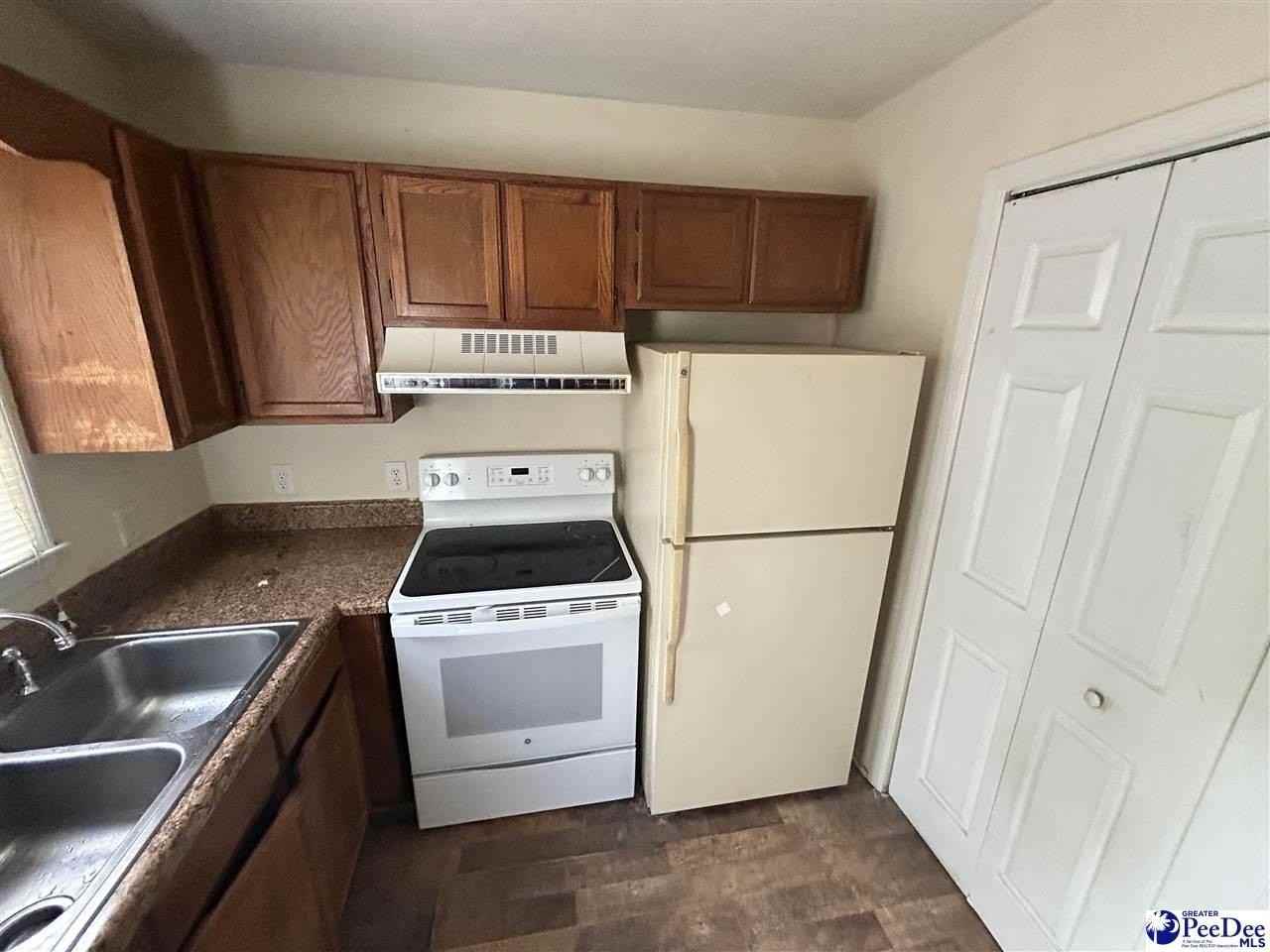 411A W Pine St - Photo 4 of 7