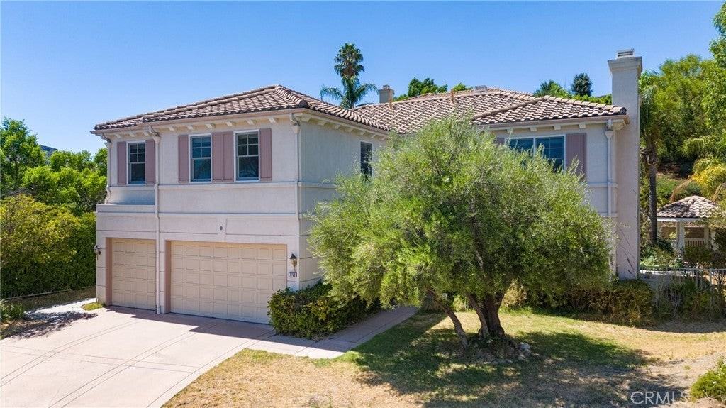 7753 Graystone Dr - Photo 4 of 50