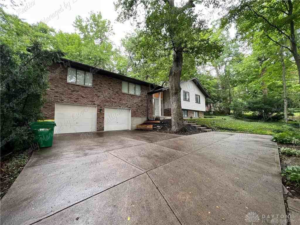 2890 Stauffer Dr - Photo 2 of 37