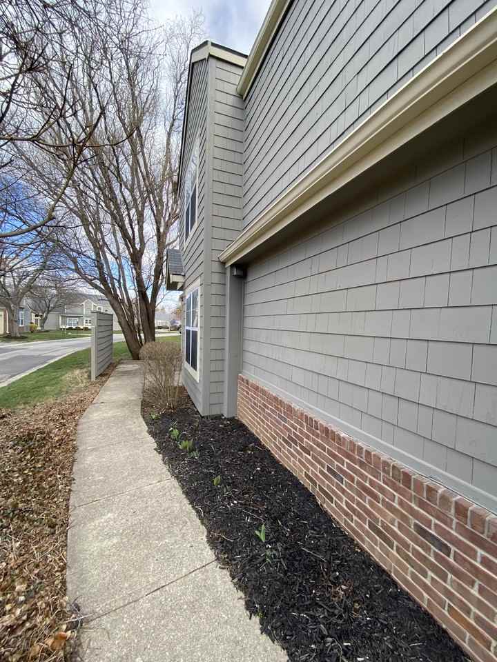 9467 Wimbledon Ct - Photo 2 of 19