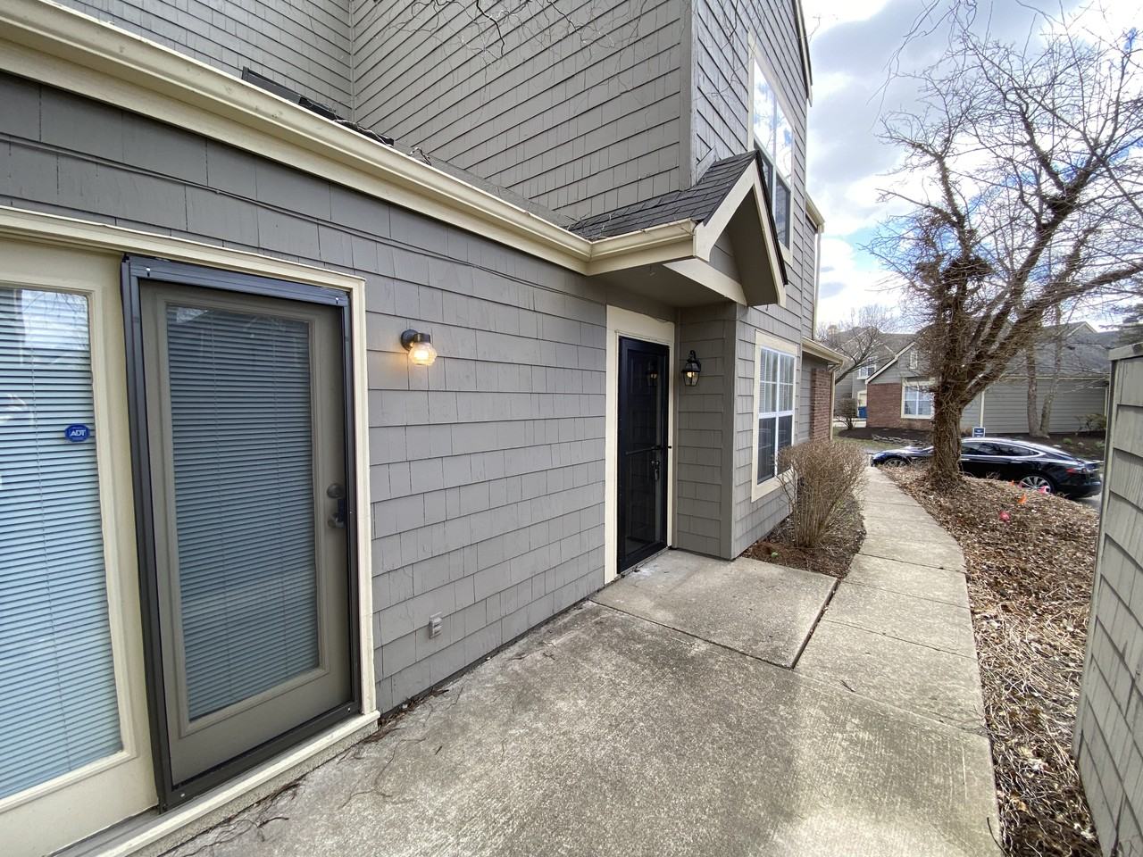9467 Wimbledon Ct - Photo 3 of 19