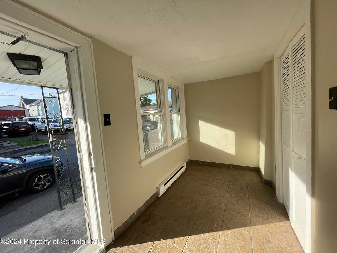 612 Mineral Ave - Photo 2 of 10