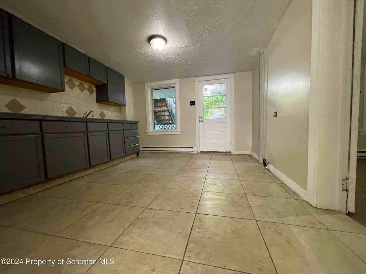 612 Mineral Ave - Photo 3 of 10