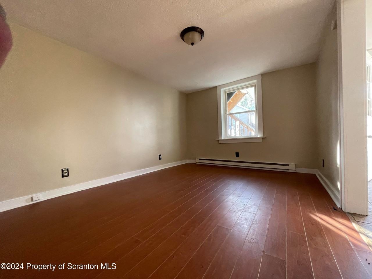 612 Mineral Ave - Photo 5 of 10