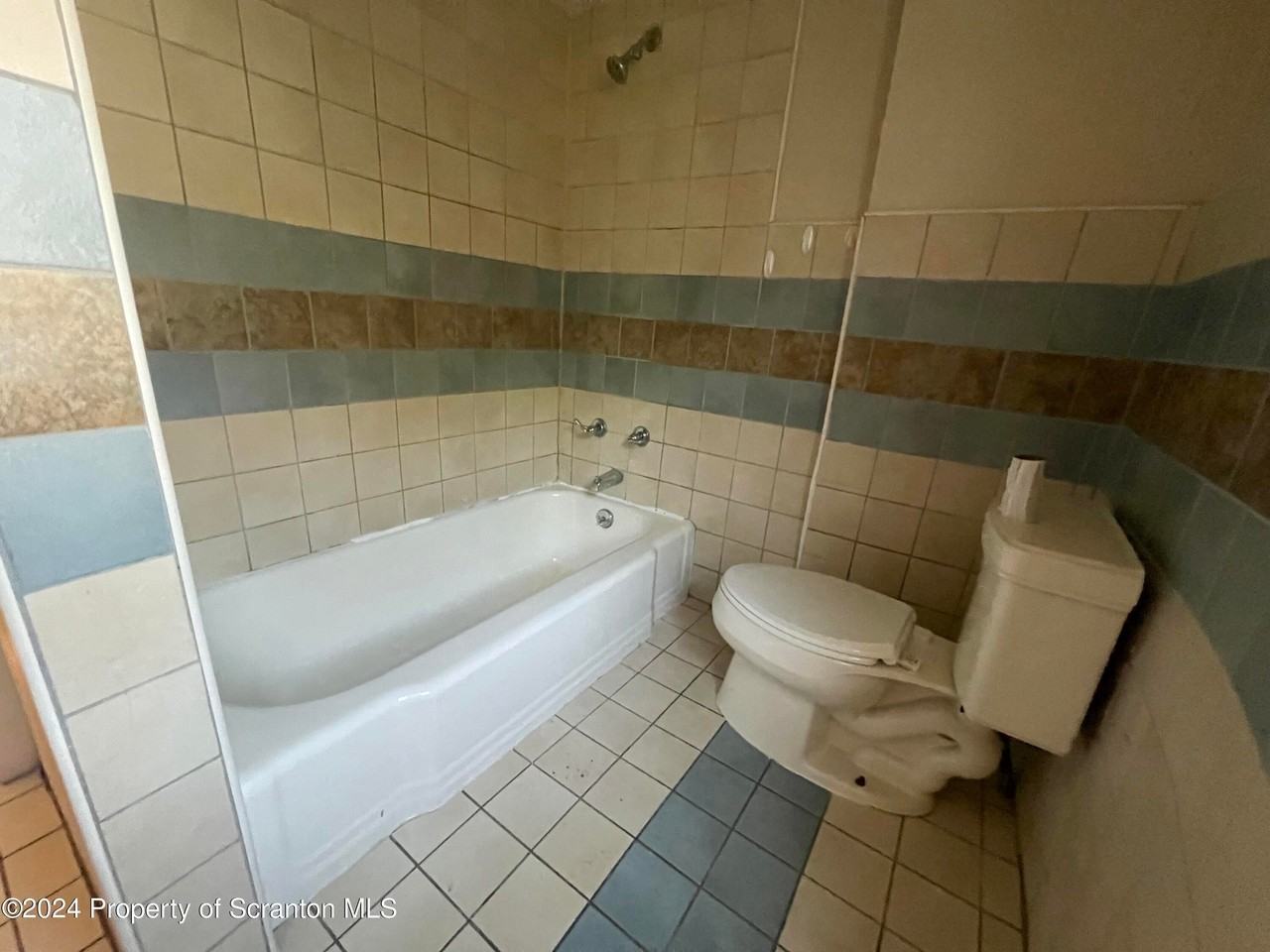 612 Mineral Ave - Photo 6 of 10