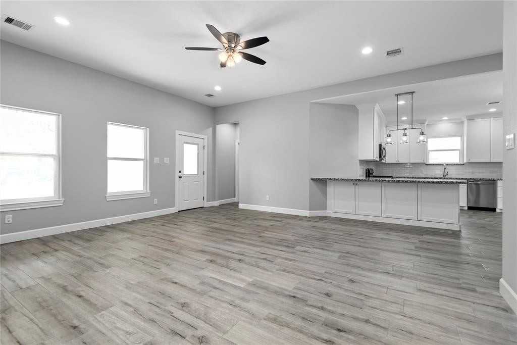 310 Helen St - Photo 2 of 23