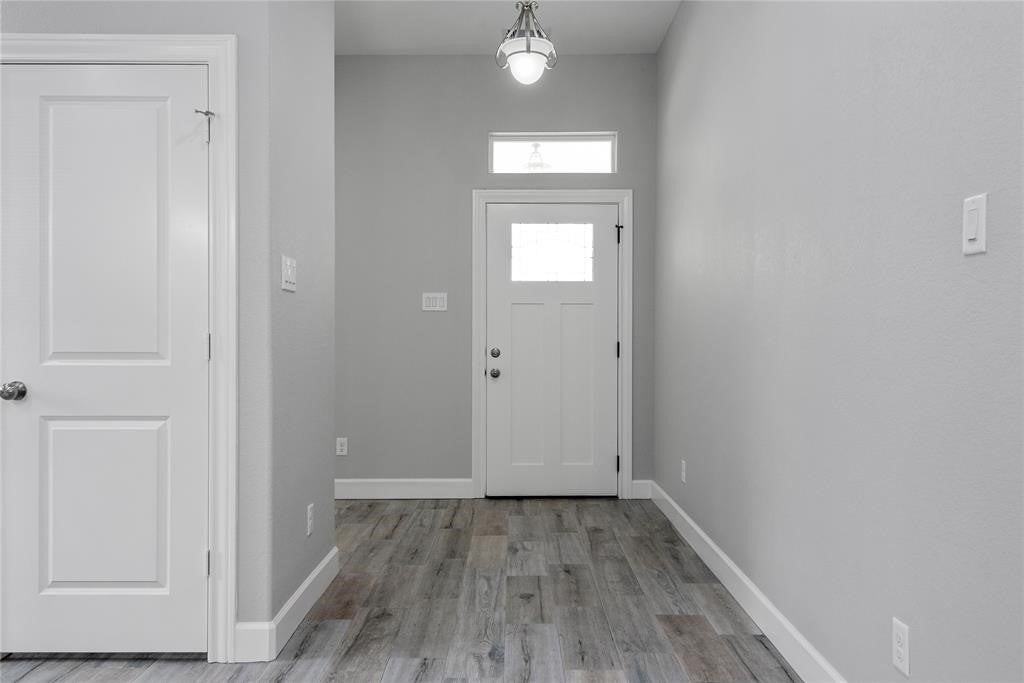 310 Helen St - Photo 3 of 23