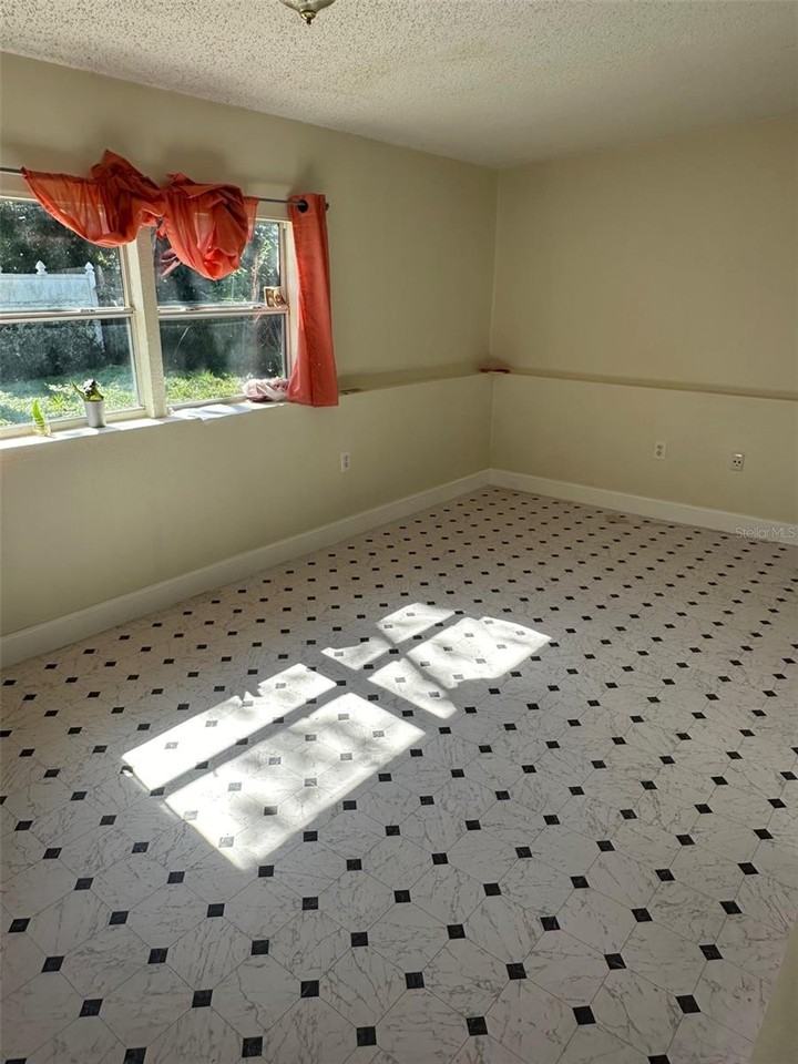 6126 West Amelia Street - Photo 4 of 13