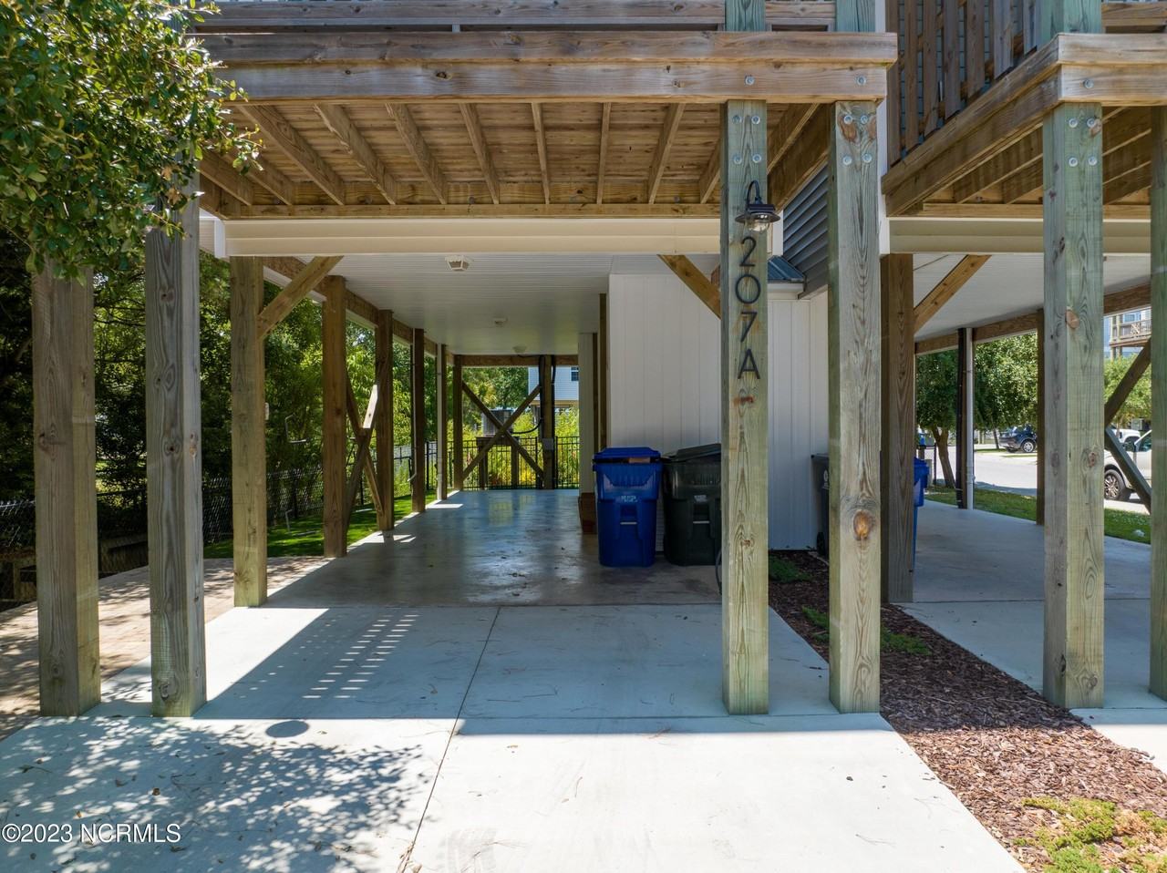 207 Bridgeview Ct - Photo 4 of 42