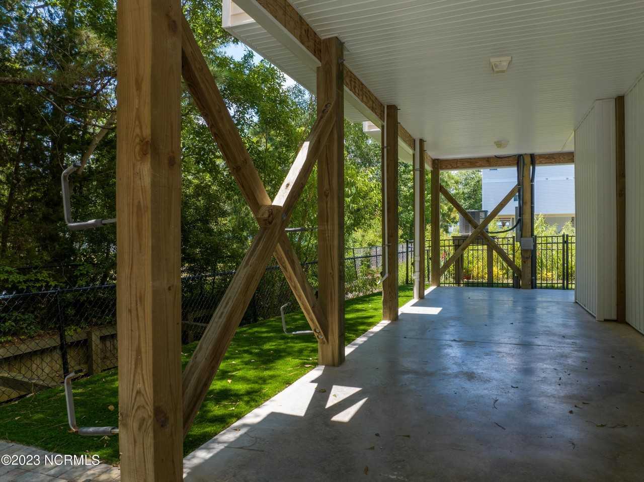 207 Bridgeview Ct - Photo 5 of 42