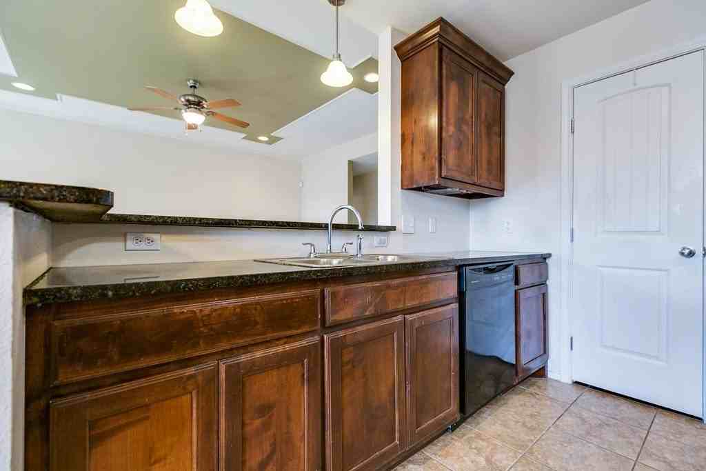 2813 Ricks Dr - Photo 5 of 22