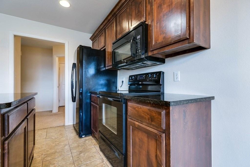 2813 Ricks Dr - Photo 6 of 22