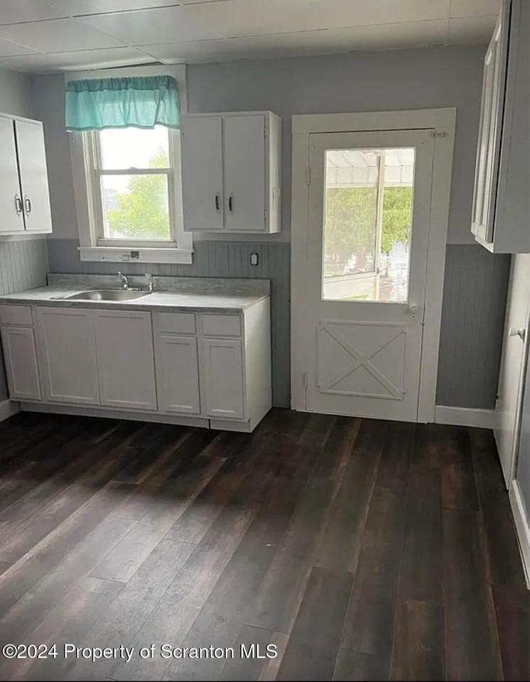 734 Grant Ct - Photo 2 of 7