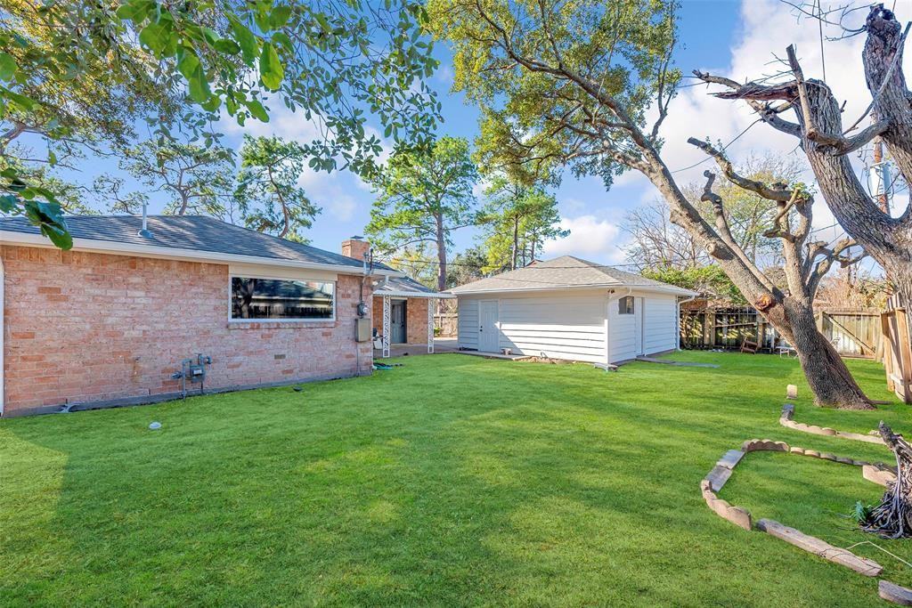 12518 Carriage Hill Dr - Photo 3 of 17