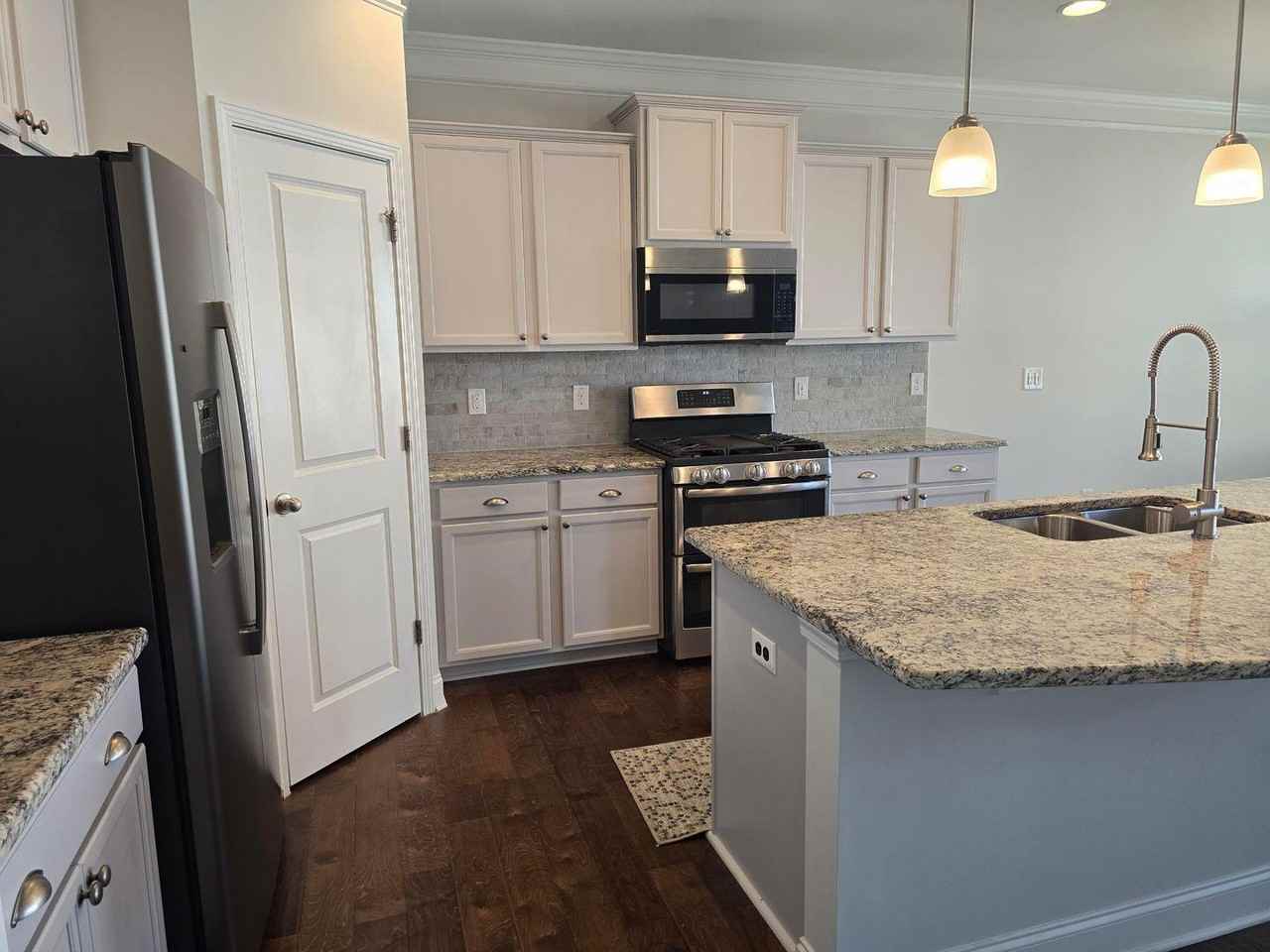 7511 Mapleshire Dr - Photo 5 of 28