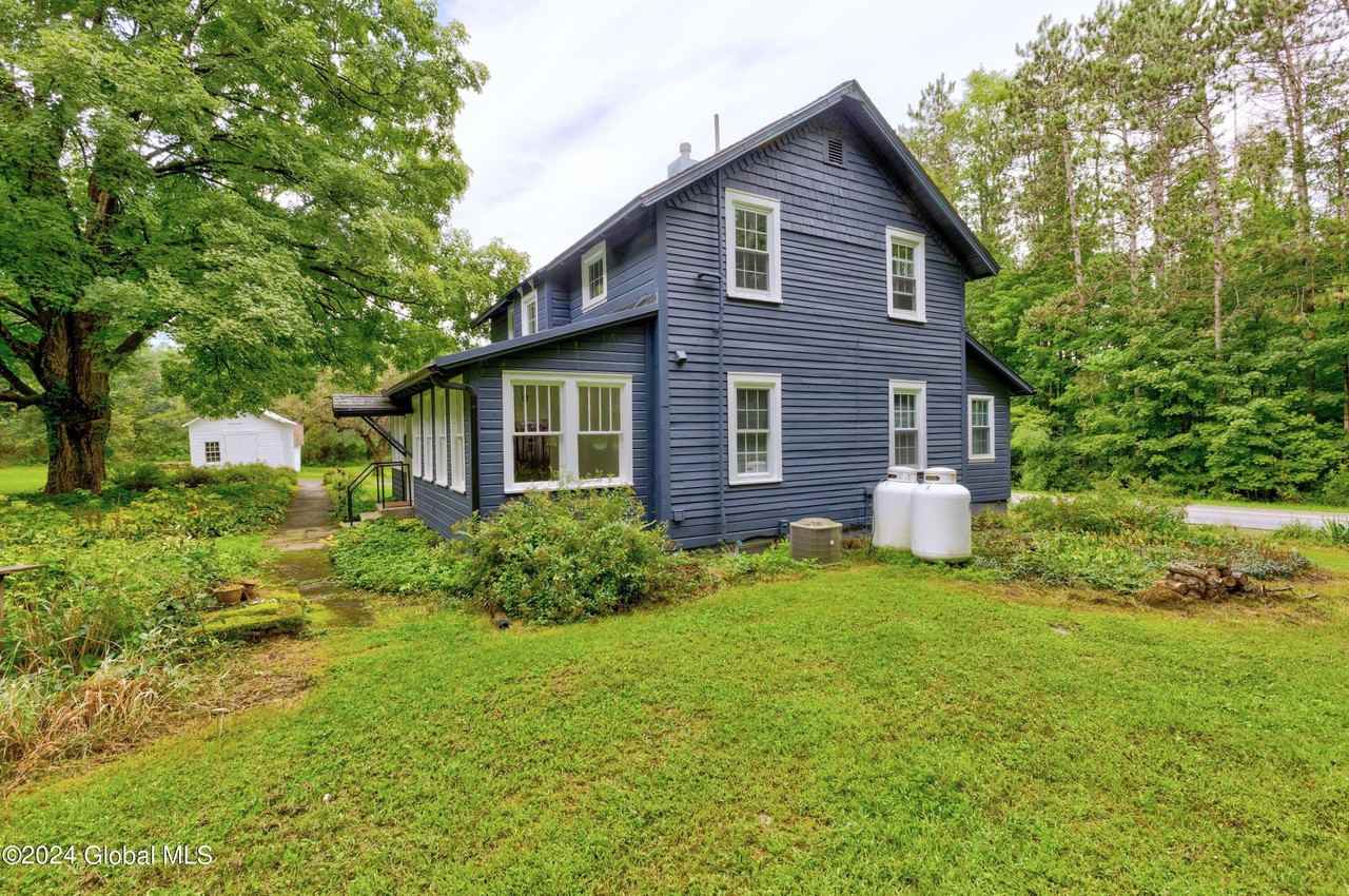 140 Squashville Rd - Photo 3 of 37