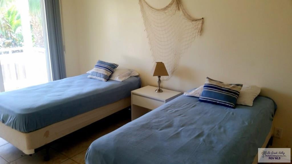 119 E Acapulco St - Photo 4 of 11