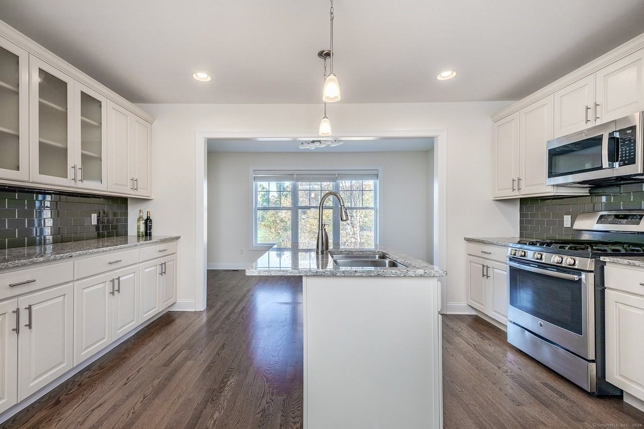 409 Copper Square Dr - Photo 4 of 40