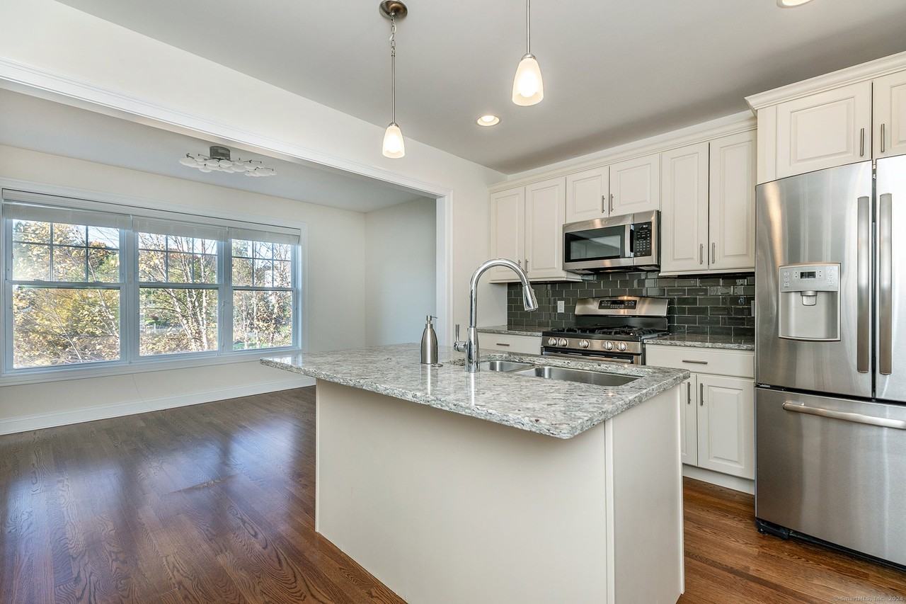 409 Copper Square Dr - Photo 7 of 40