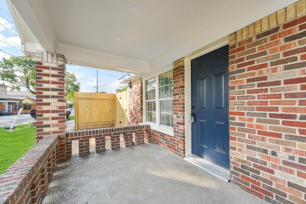 5741 Burwell St - Photo 3 of 31