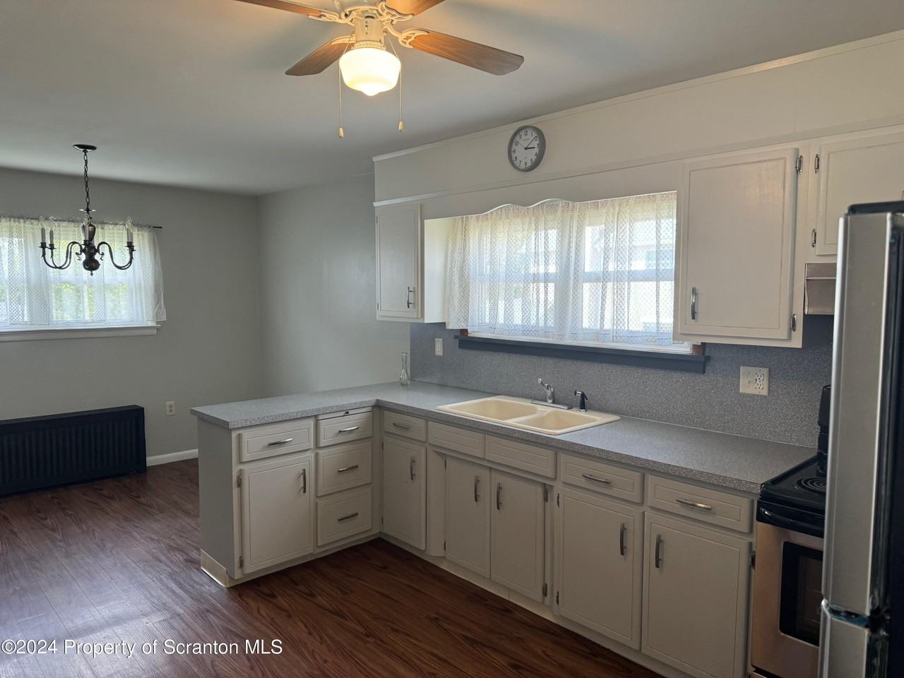 819 Throop St - Photo 3 of 10