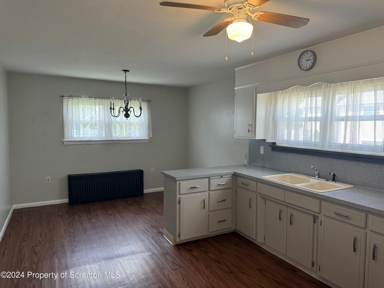 819 Throop St - Photo 4 of 10