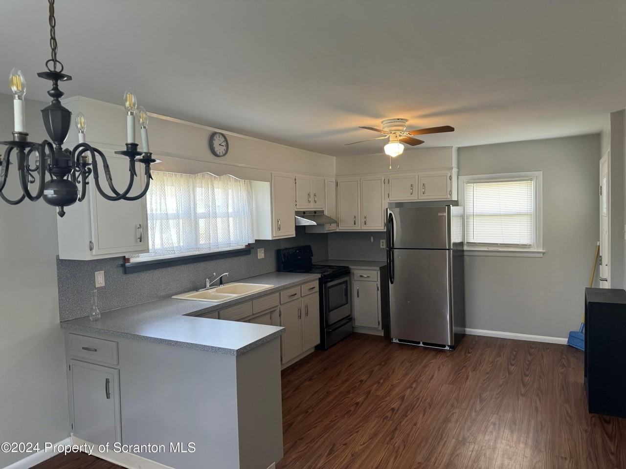 819 Throop St - Photo 5 of 10