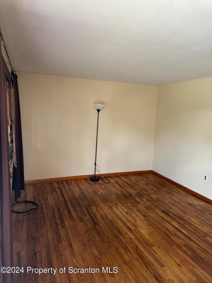 819 Throop St - Photo 6 of 10